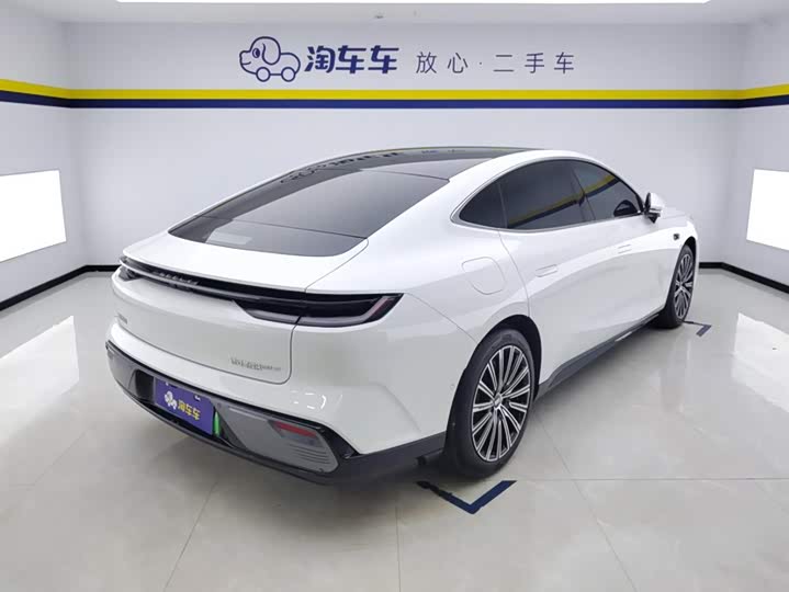 Geely Galaxy Starshine 8 EM-i, 2025 — фото 3 из 9