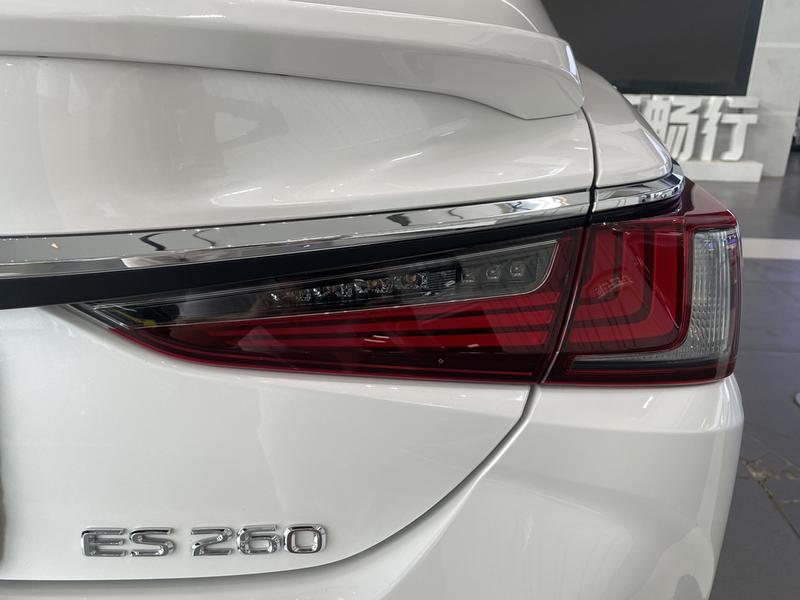 Lexus ES, 2024 — фото 7 из 12