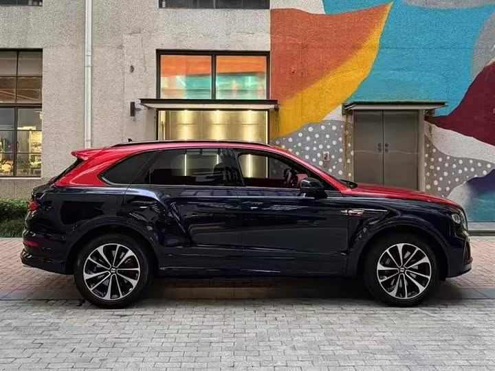 Bentley Bentayga, 2022 — фото 2 из 7