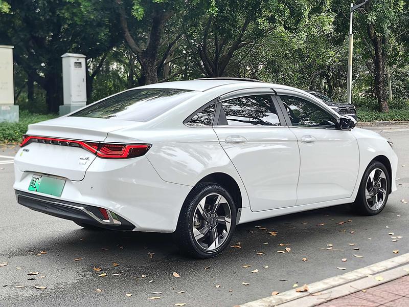 Geely Emgrand L Hi·P Hybrid, 2023 — фото 6 из 10