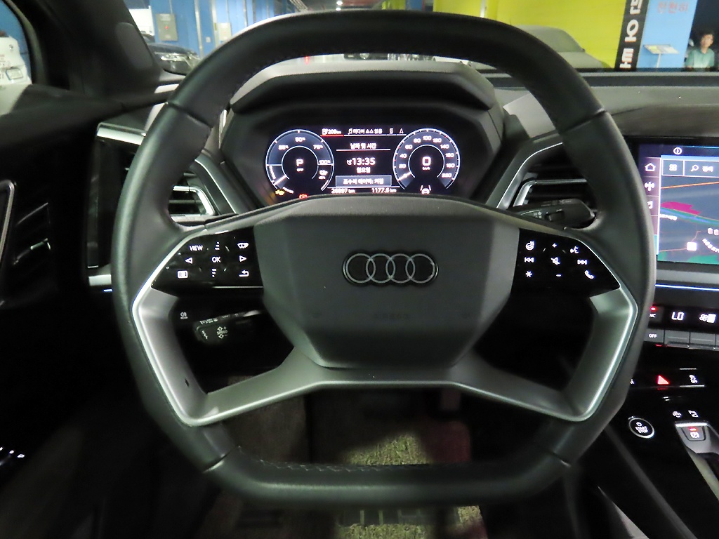 Audi Q4 e-tron, 2025 — фото 8 из 12