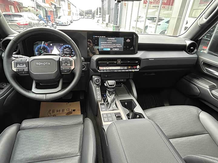 Toyota Prado, 2025 — фото 8 из 9