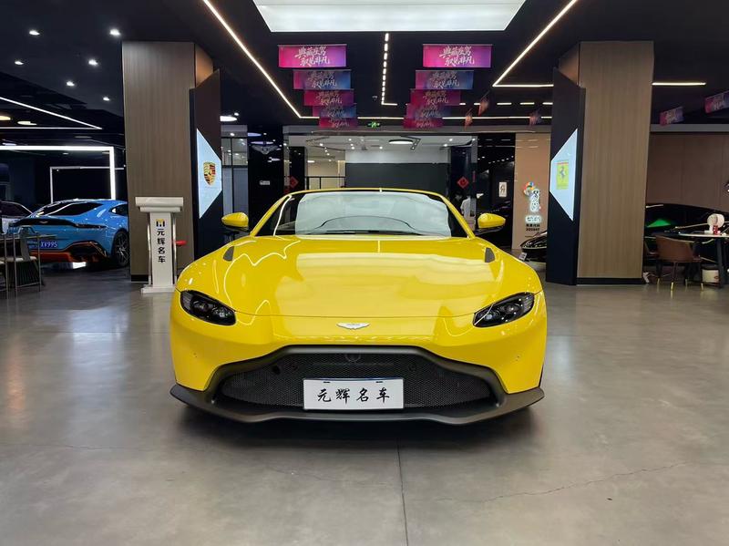 Aston Martin V8 Vantage, 2022 — фото 2 из 11