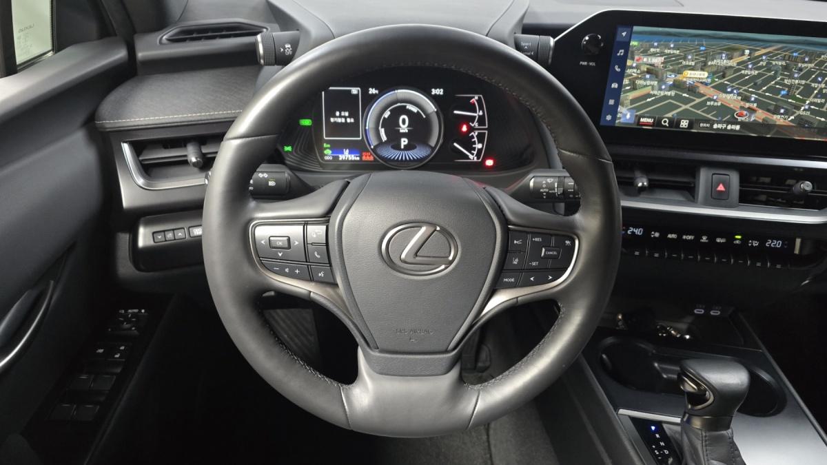 Lexus UX, 2023 — фото 11 из 12