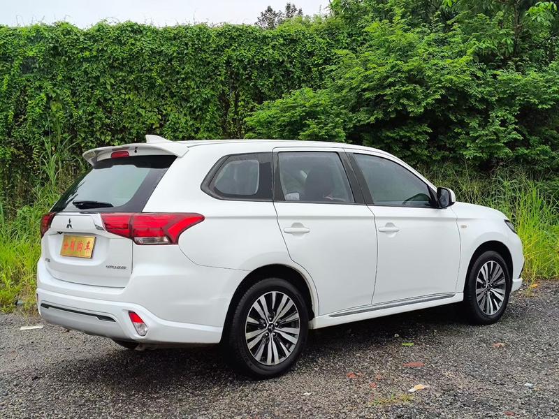 Mitsubishi Outlander, 2021 — фото 6 из 10