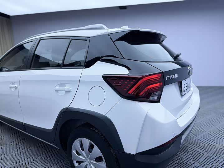 Toyota Yaris L Hatchback, 2022 — фото 5 из 9