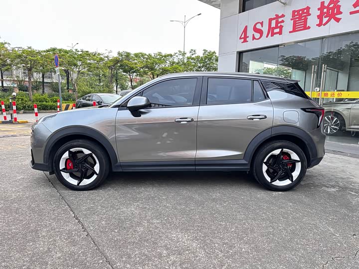 Lynk & Co 06 EM-P Hybrid, 2023 — фото 7 из 9