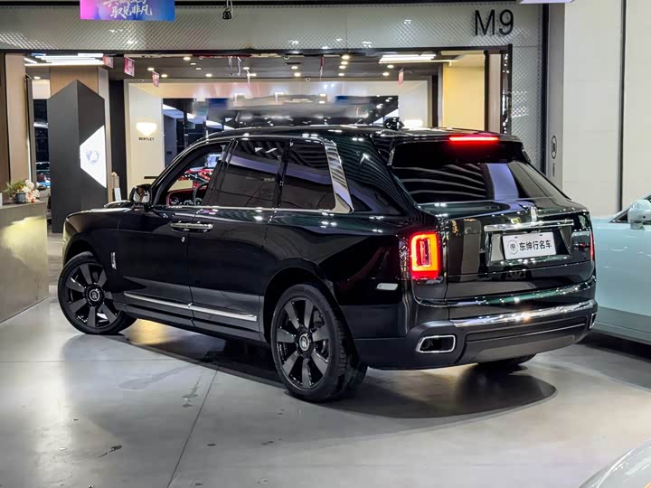 Rolls-Royce Cullinan, 2022 — фото 4 из 9