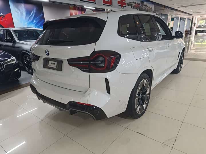 BMW iX3, 2023 — фото 9 из 9