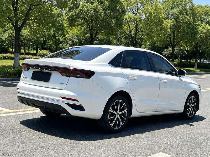 Geely Emgrand, 2022 — фото 7 из 12