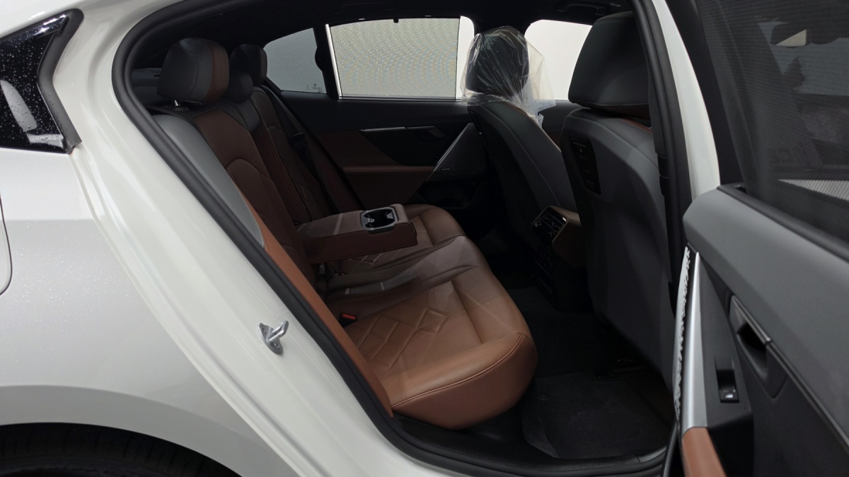 BMW 5 Series, 2025 — фото 10 из 12