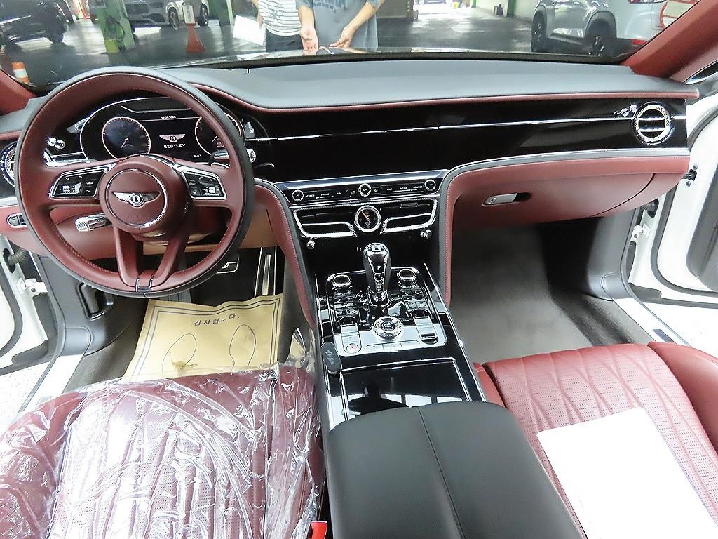 Bentley Flying Spur, 2021 — фото 9 из 12