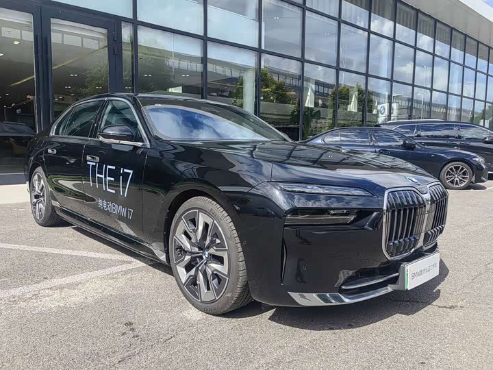 BMW i7, 2025 — фото 3 из 9