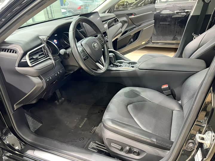 Toyota Camry, 2023 — фото 6 из 7