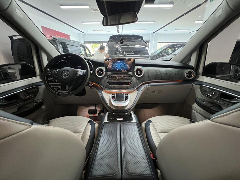 Mercedes-Benz V-Class, 2023 — фото 7 из 12