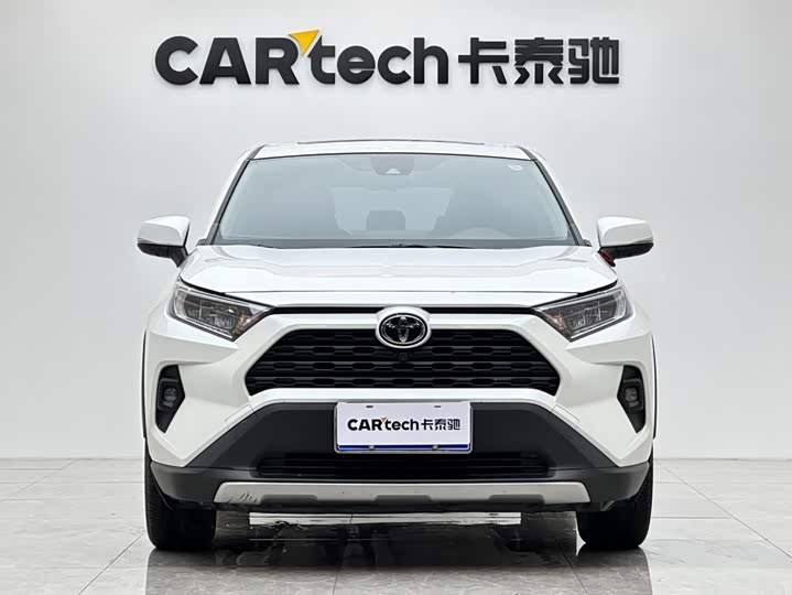 Toyota RAV4, 2023 — фото 7 из 9