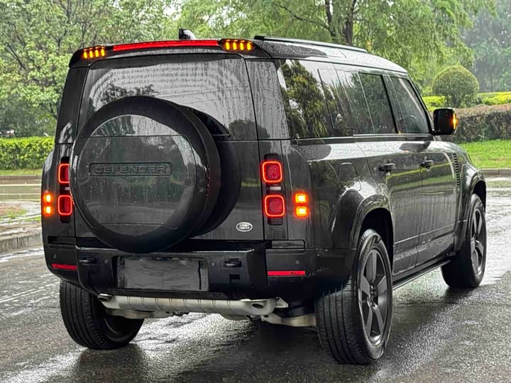 Land Rover Defender, 2023 — фото 6 из 9