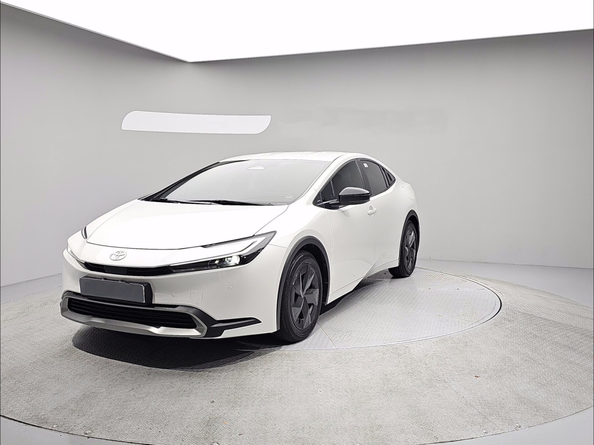 Toyota Prius, 2024 — купить в Санкт-Петербурге под ключ