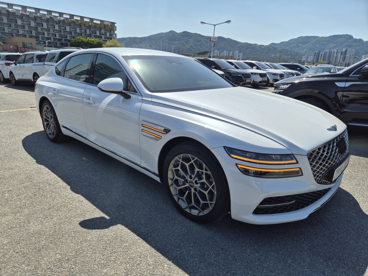 Genesis G80, 2023 — фото 3 из 12