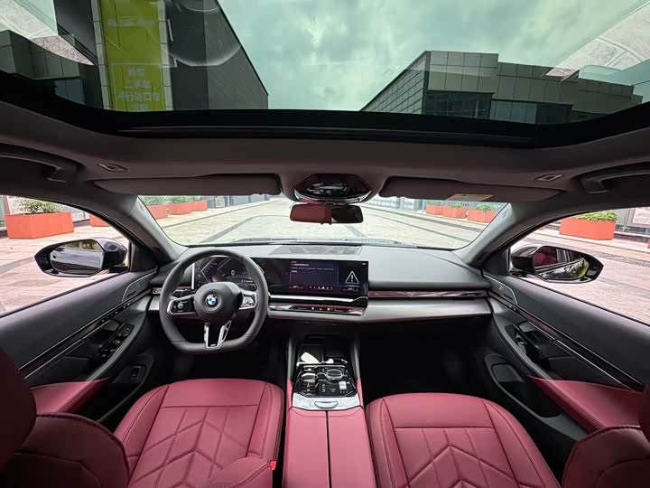 BMW 5 Series, 2025 — фото 5 из 9