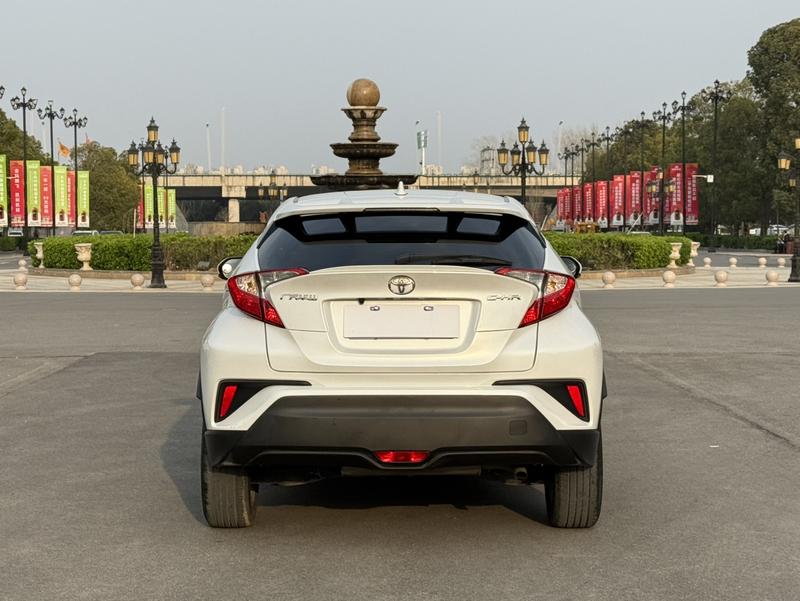 Toyota C-HR, 2022 — фото 5 из 9