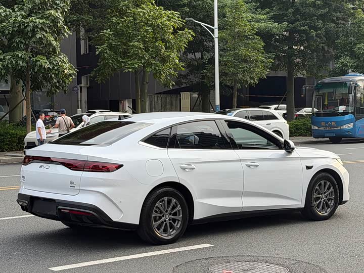 BYD Qin L, 2025 — фото 6 из 9