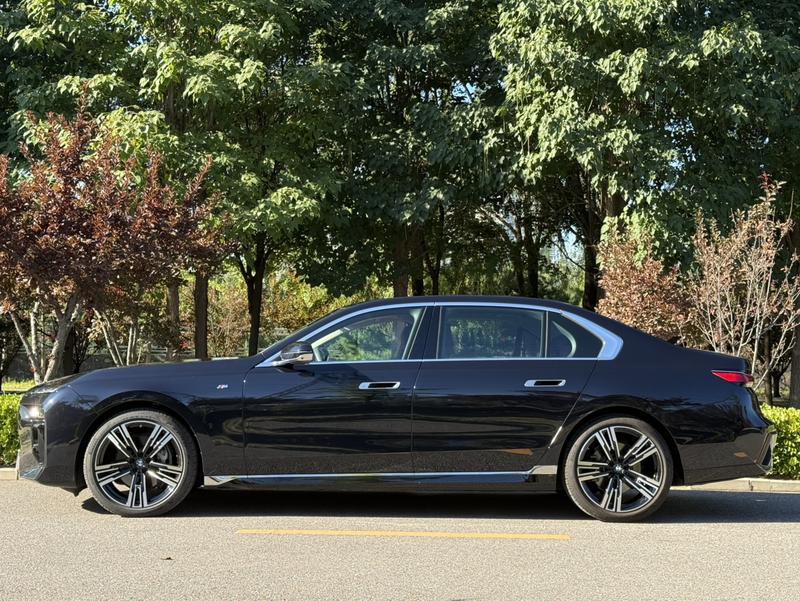 BMW 7 Series, 2025 — фото 3 из 11