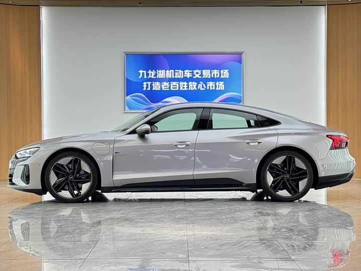 Audi e-tron GT, 2024 — фото 3 из 9