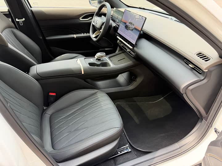 Changan Eado Plus, 2025 — фото 7 из 9
