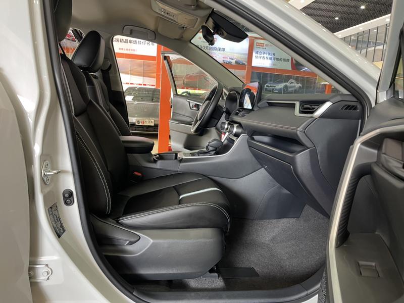 Toyota RAV4, 2023 — фото 11 из 12