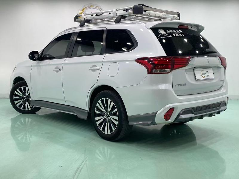 Mitsubishi Outlander, 2021 — фото 4 из 10