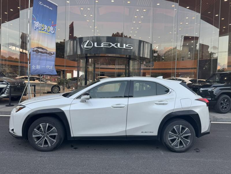 Lexus UX Hybrid, 2022 — фото 4 из 12