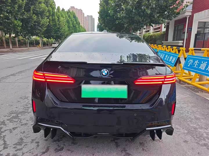 BMW i5, 2025 — фото 8 из 9