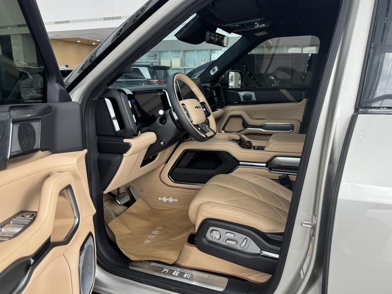 BYD FangChengBao Leopard 8, 2024 — фото 11 из 12