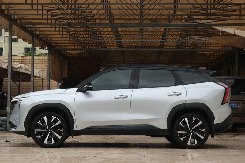 Geely Atlas L, 2022 — фото 3 из 12