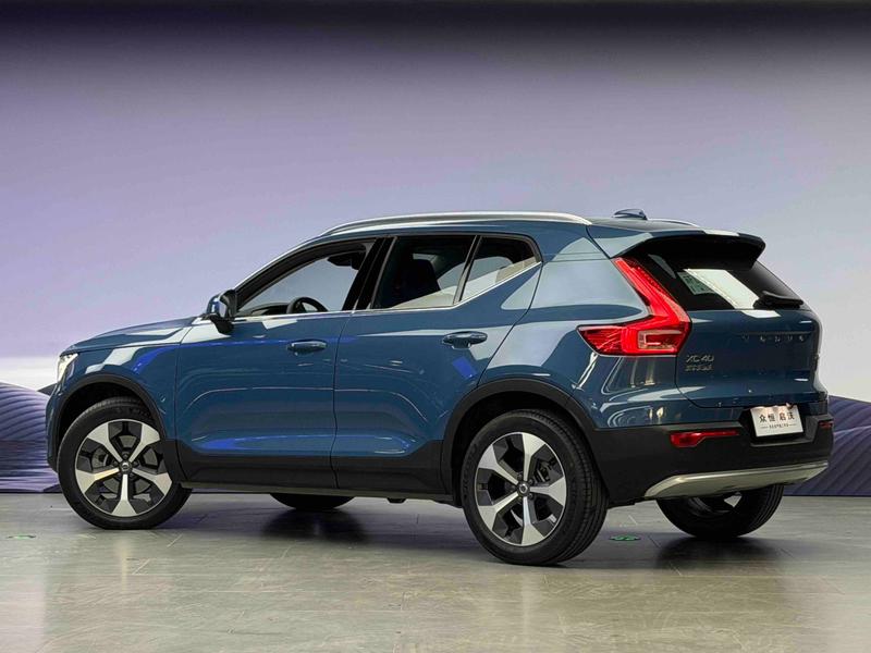 Volvo XC40, 2023 — фото 5 из 12
