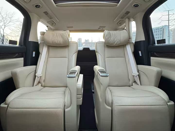 Toyota Alphard, 2022 — фото 7 из 9