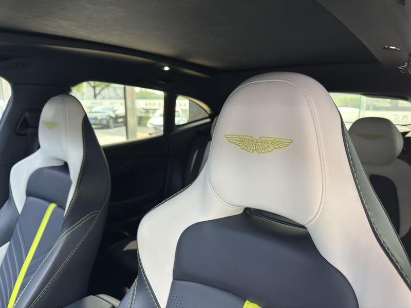 Aston Martin DBX, 2022 — фото 7 из 8