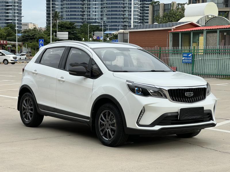 Geely Vision X3, 2022 — фото 3 из 12