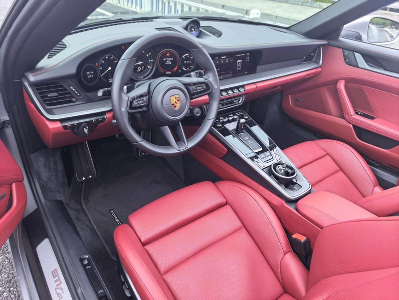 Porsche 911, 2022 — фото 6 из 9