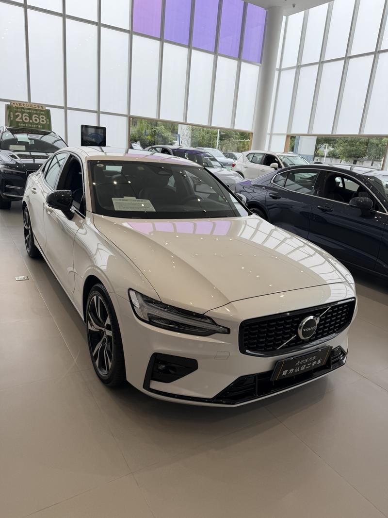 Volvo S60, 2024 — фото 3 из 11