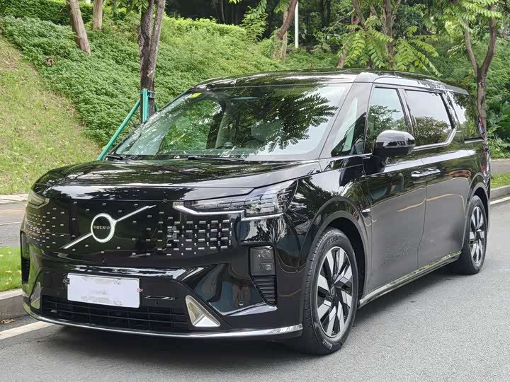 Volvo EM90, 2024 — купить в Ульяновске под ключ