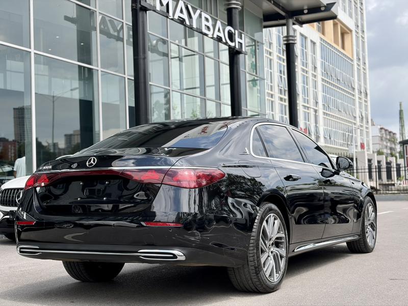 Mercedes-Benz E-Class, 2024 — фото 7 из 12