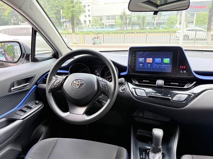 Toyota C-HR, 2022 — фото 7 из 9