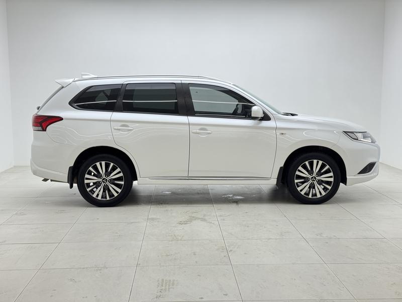 Mitsubishi Outlander, 2023 — фото 8 из 12