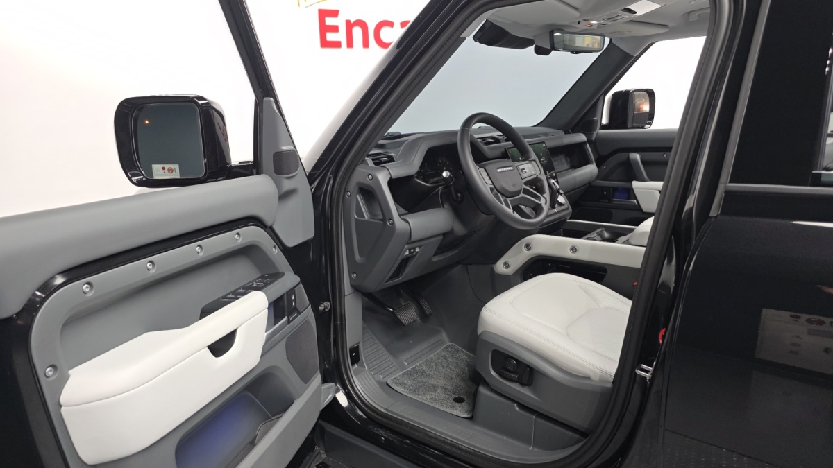 Land Rover Defender, 2025 — фото 9 из 12