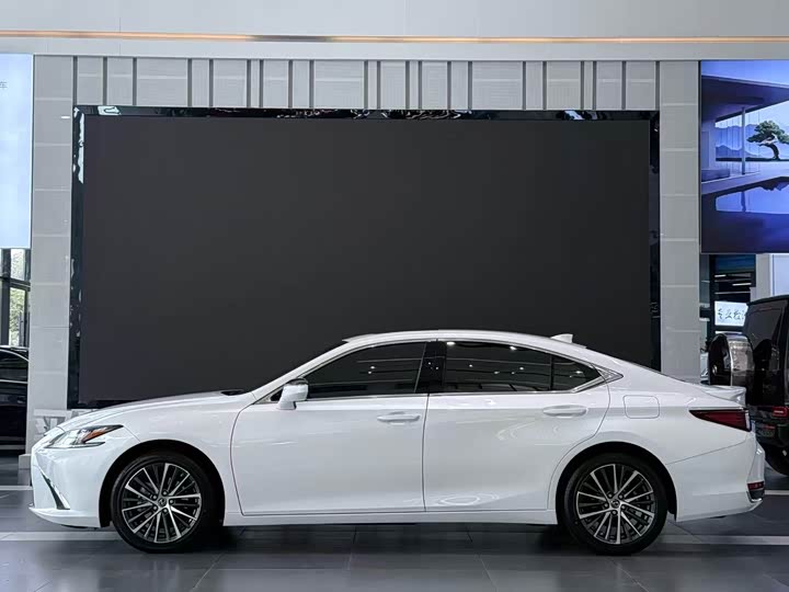 Lexus ES, 2024 — фото 3 из 9