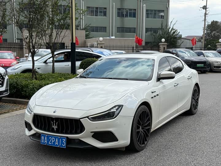 Maserati Ghibli, 2023 — купить в Смоленске под ключ