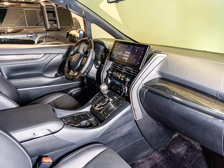 Lexus LM, 2022 — фото 9 из 9