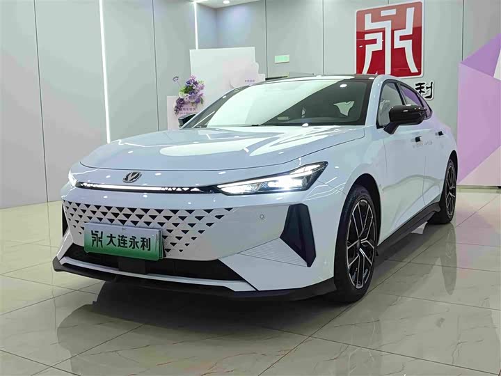 Changan UNI-V Hybrid, 2024 — купить в Казани под ключ